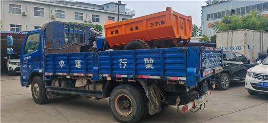 洛南客戶訂購電動(dòng)三輪發(fā)貨