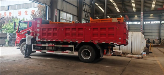 洛南客戶復(fù)購電動(dòng)三輪車發(fā)貨